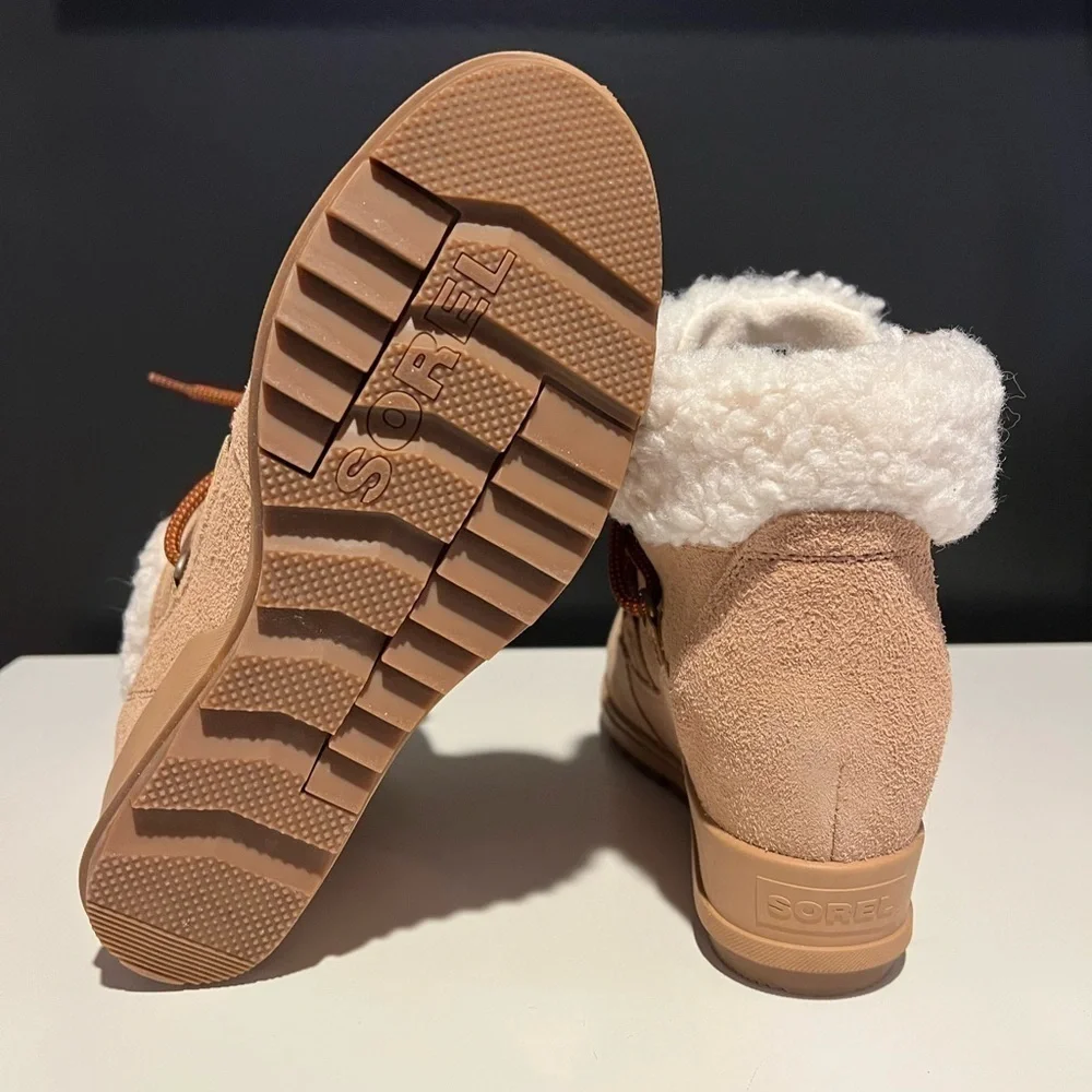 NWOT Sorel Evie Wedge Bootie